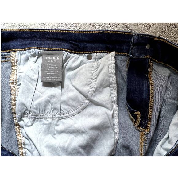 Torrid Jeans Womens 20W Short Luxe Slim Baby Boot Mid-Rise Bootcut 20WS 20WP - Picture 5 of 12